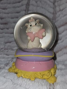 Disney Marie Snowglobe
